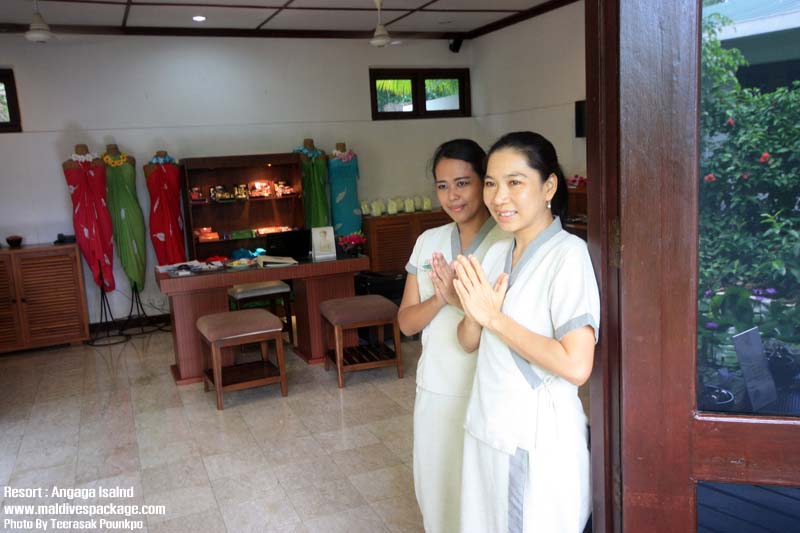 review Angaga Island Resort & Spa