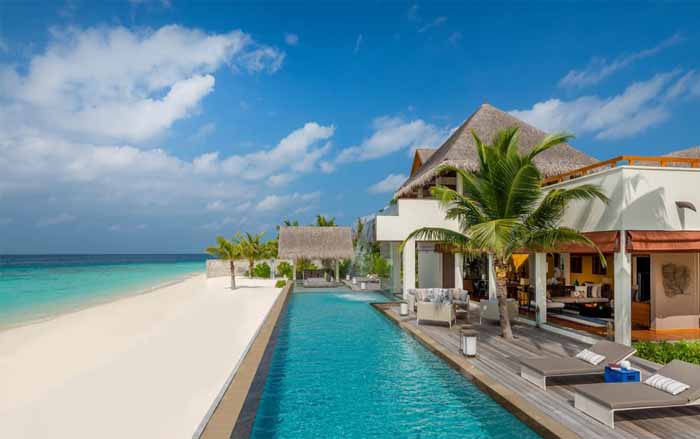 Four Seasons Landaa Giraavaru