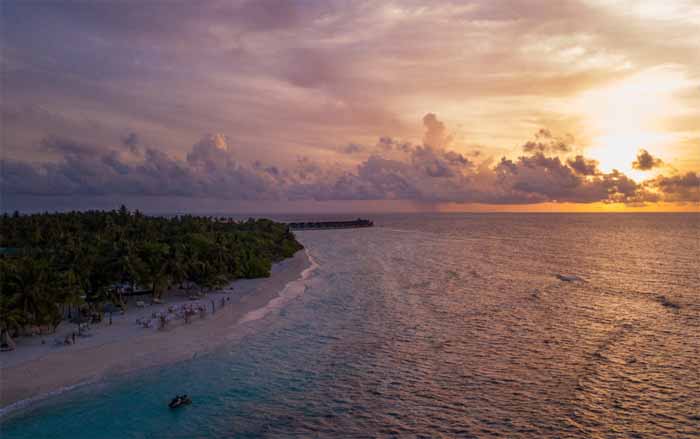 Furaveri Island Resort & Spa 