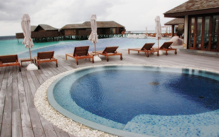 Lily Beach Resort & Spa at Huvahendhoo